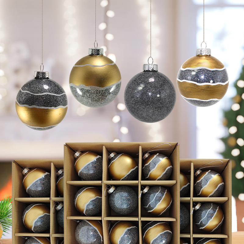 Elegant Glass Christmas Ornaments ， Personalized Options Available ， Ideal for Holiday Atmosphere