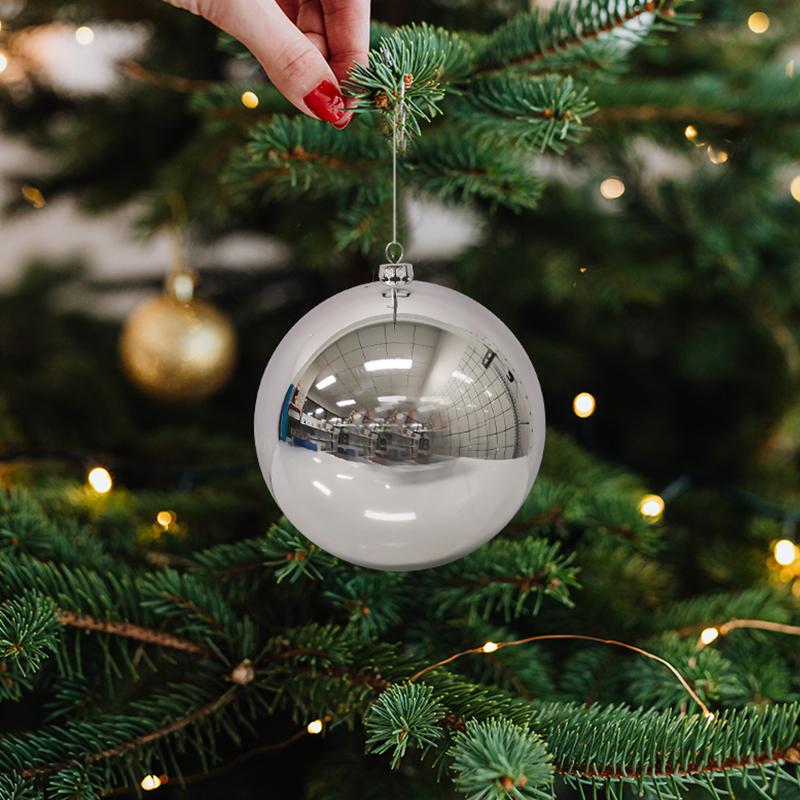 Glossy Mirror-like Luxury Texture Festive Atmosphere Christmas Ornament Balls