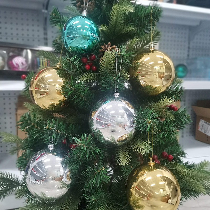 Glossy Mirror-like Luxury Texture Festive Atmosphere Christmas Ornament Balls