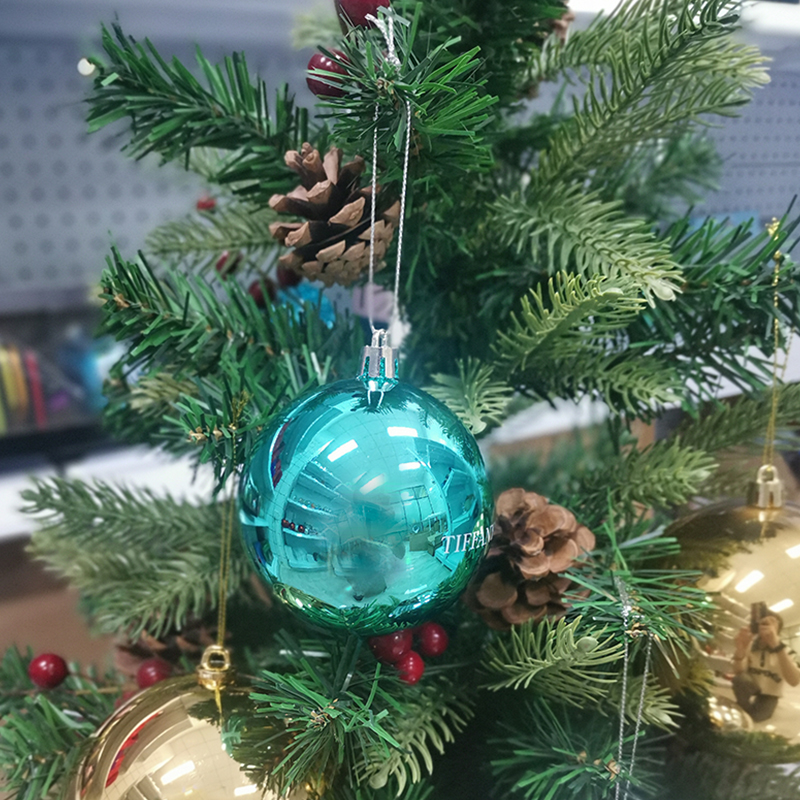 Glossy Mirror-like Luxury Texture Festive Atmosphere Christmas Ornament Balls